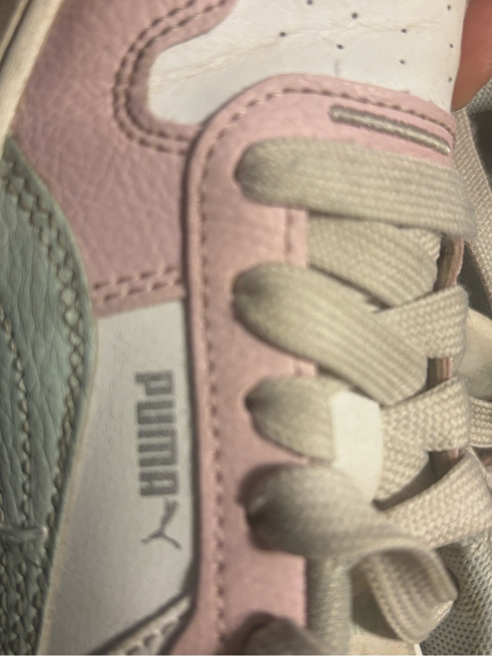 Puma Kids Low-Top Sneaker in Pink and White